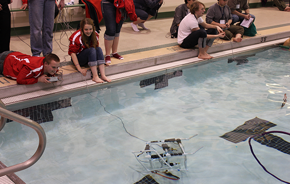 High school students at the Tsunami Bowl ROV Challenge piloting their ROV. Picture by Ryan Johnson, PWS RCAC 